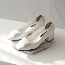 단골언니 퀘스트 스퀘어 입체버클 미들굽 펌프스