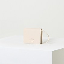 질스튜어트 하트 로고 장식 소가죽 크로스백 겸 반지갑