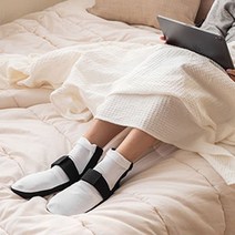 발보온 붙이는 발바닥 핫팩 따뜻한 신는 발난로 수족냉증 풋케어 워머 수면양말 온열 찜질, 화이트블랙