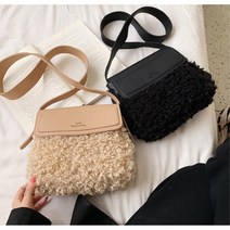 20대여학생 썸남데이트가방 양털크로스백 사촌동생선물 한쪽으로매는 여자가방 여중생