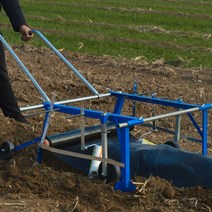 수동 비닐 피복기 휴립 농사기구 동력 씌우는 기계 멀칭기 라미네이팅기 멀칭필름 14, 표준 조정 가능한 0.3-2미터 너비의 뿌리 덮개