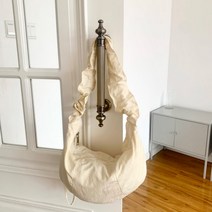 지안글로비스 하프문 셔링 크로스 숄더백