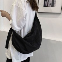 잔스클럽 남녀공용 반달 크로스 바디백 데일리 캐주얼 바디백 데일리 룩 집앞패션 심플한 가방 편리한