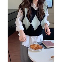 리카 배색 아가일 니트 조끼