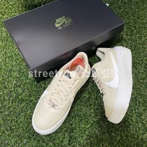 스트릿런 우먼스 나이키 에어포스1 플랫폼 파슬 앤 화이트