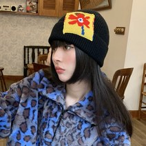 캐주얼니트모자 단아한 플라워 아플리케 클래식 보온 보호 귀 블랙 비니모자 여성 겨울 가을 둥근얼굴 2178402243