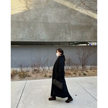 여성 노버튼 울 블랙 로브 롱 코트