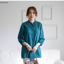 [이헌영] 하이넥 7부소매 엄마옷 앞단추 레이스 배색 여름 쉬폰 블라우스