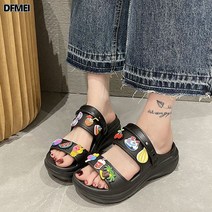 DFMEI 바람막이가 여름 집 플랫 중굽에 일자 슬리퍼 샌들을 신다.
