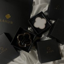 라훈 네잎클로버 차량용방향제 송풍구 클립형, 화이트, 선물용 쇼핑백, 블랙체리