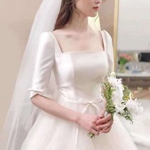 새틴 청순 스퀘어넥 팔뚝커버 밝은 웨딩홀 웨딩드레스