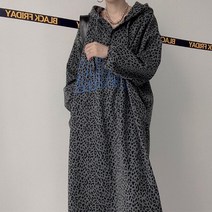 [랜덤플레이] 루즈핏 로고 유니크 프린팅 롱 후드 원피스