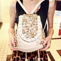 여성 화이트 백팩 단추디자인 포인트 가죽가방