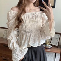 사랑스러운 숏 여대생 코디 오프숄더 화보 편안한 청바지 러블리 스퀘어넥 봄 데이트룩 밴딩 펀칭 여름 여리여리 여성 블라우스