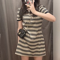 [랜덤플레이] 카라 슬림 포인트 패턴 미니 원피스