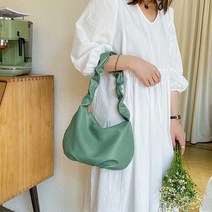 무난한 색감의 프릴 숄더 끈 디자인 포인트 미니백