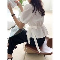 브이넥 셔링 퍼프소매 리본 허리끈 랩 블라우스 여성스러운 하객룩 오피스룩