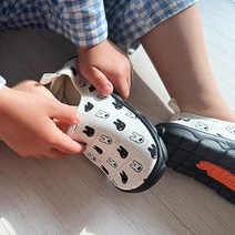 스티코 키즈 실내화 층간소음 유아 여아 남아 학교 물놀이 양말 덧신 고무신