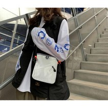 간단소지품 커플템좋은 가방 미니크로스백 코디 여행 30대