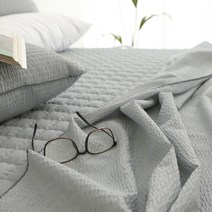 시어서커 멜로 여름 홑이불, 그레이