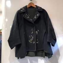 비꼴리끄 여성 울 헤링본 꺽임 팔 자수 자켓