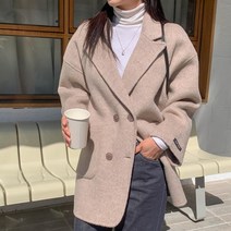 다잇템 여자 더블 단추 수제 박시핏 하프 주머니 코트