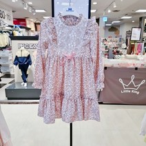 쁘띠앙팡 산본점 @22년 봄신상 60% 빅세일@ 잔잔한 플라워패턴의 살랑살랑 부드러운 착용감 편하게입는 프링프릴원피스에요^^ 넥라인의 레이스와 프릴로 러블리한 데일리원피스