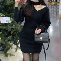[랜덤플레이] 초커넥 숄더 트임 가오리 니트 미니원피스