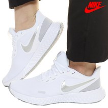 나이키 여성러닝화 레볼루션운동화 흰은