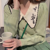 짧은 숏 크롭 니트 가디건 브이넥 자수 셔링 귀여운 티