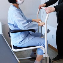 전동 휠체어 화장실 환자 리프트 장애인 노인 이동식 전동리프트 이동 보조기구