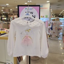 쁘띠앙팡 봄가을대박세일~@@사랑스런 레이스카라가 예쁨을 더하는~~공주님들의 코디아이템으로 올봄룩으로 강추~프링 리나 티셔츠에요^^^