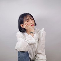 데이지 펀칭 블라우스