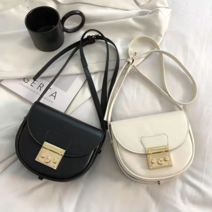 오너클랜 케이라 포인트 여성 버클 미니 크로스백 hbe212