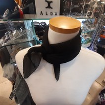 알다 4계절내내~단색~무지~간절기 필수~어디든~간단 간편하게~멀티코디 가능한~블랙 심플~무난한~작은 쁘띠~넥 주름 스카프~