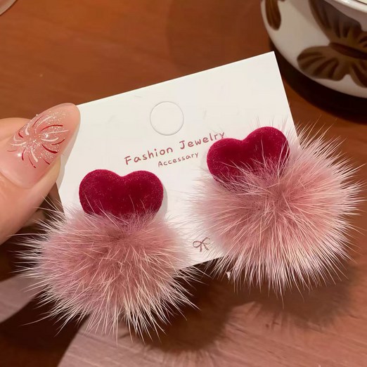 MYN가을겨울 감성하트 폼폼 귀걸이