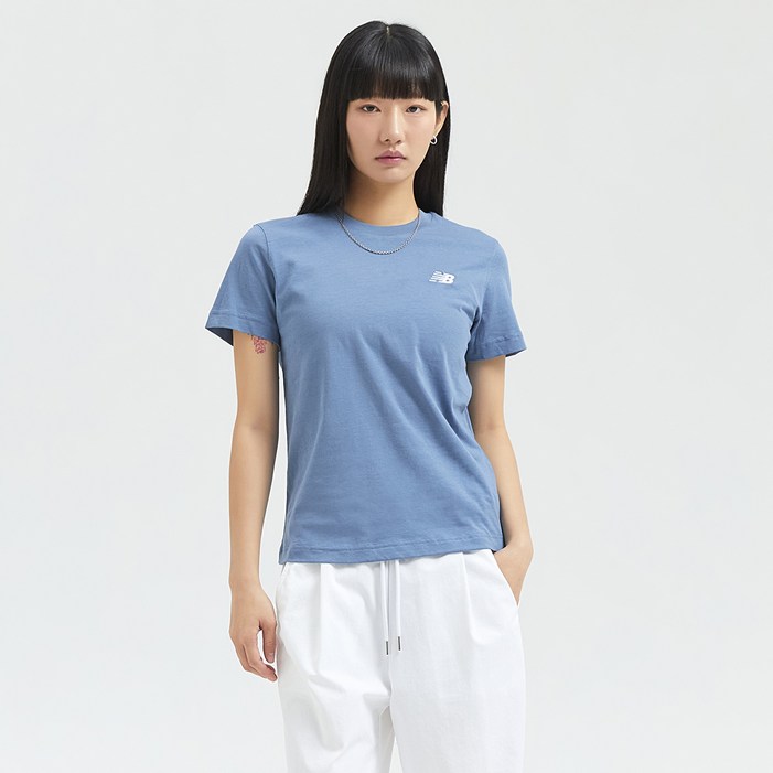 뉴발란스 여성용 스포츠 에센셜 통기성 스탠다드핏 반팔 티셔츠 NBNEFBV012