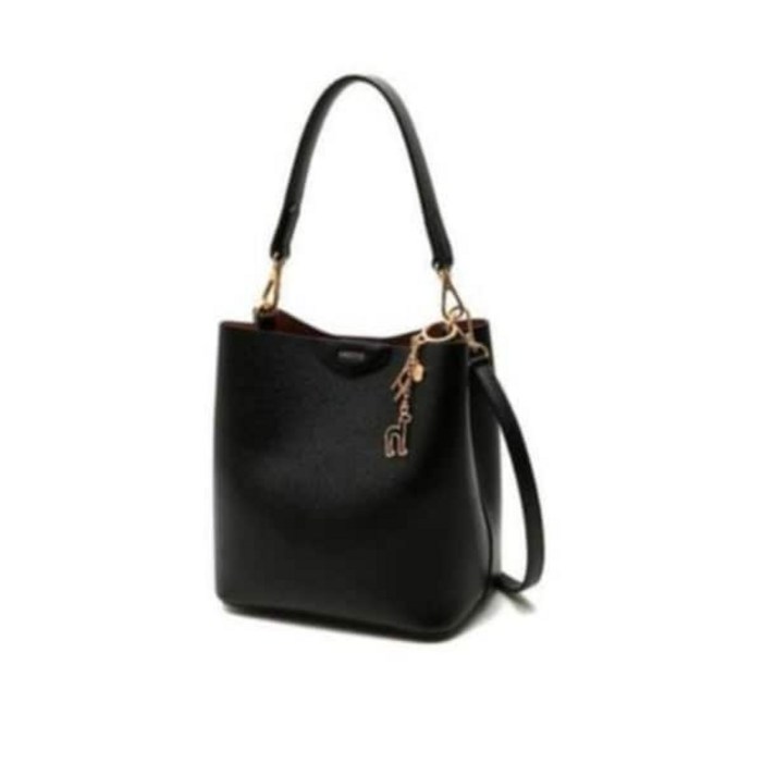 헤지스 21FWHAZZYS ACC 블랙 로고 참장식 토트백 HIBA5E803BK