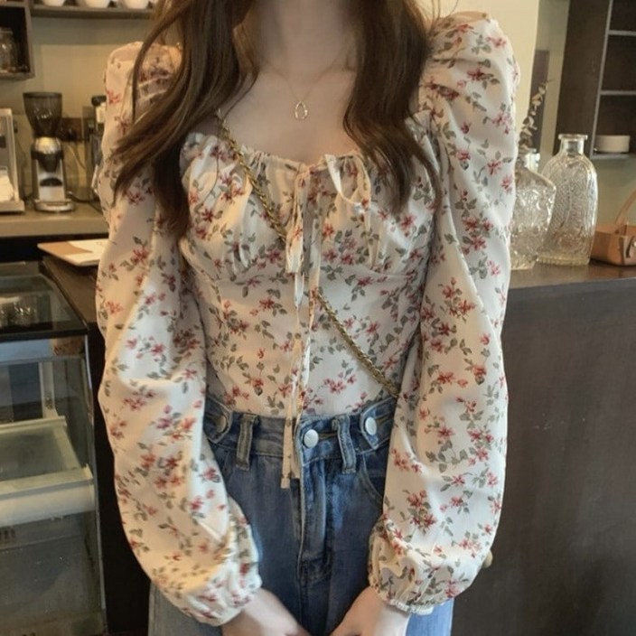 아이엠몽 여성 스퀘어넥 퍼프 플라워 블라우스
