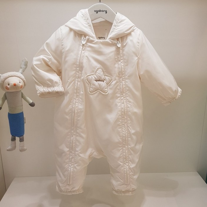 아가방 40% 봄 베이비페어 ! 예쁜 모자 봐주세용 바람막이 유아 우주복 ! 보블한 안감이 한번더 지퍼두 두개라서 찐 편해요 유아 우주복! 신생아 외출복 추천 손발싸개커버 스타일