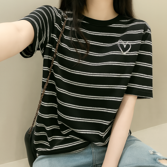 잠끌 스트라이프 하트자수 반팔 티셔츠