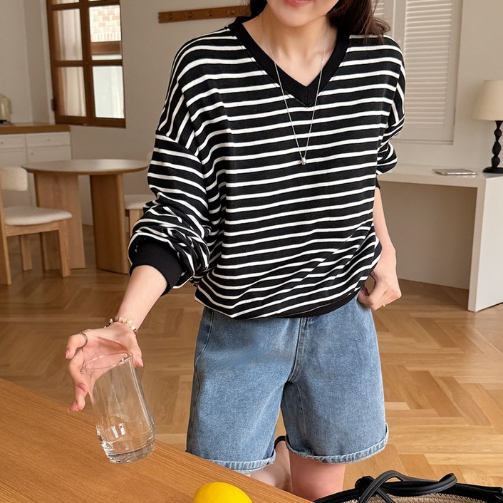 데일리앤 원트 여성 루즈핏 긴팔 스트라이프 맨투맨 티셔츠 봄 가을