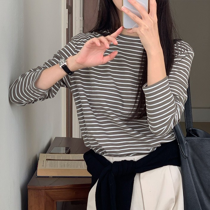 스탠다드핏 여성 라운드넥 스트라이프 긴팔 티셔츠