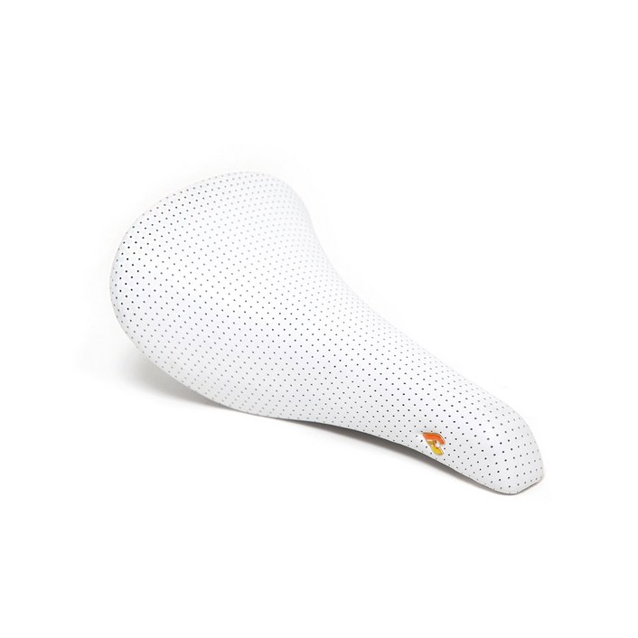 치네리 Cinelli 보라레 안장 Volare Saddle 화이트 퍼포레티드 가죽