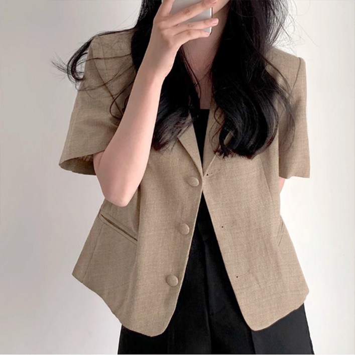 라라홀리 카라넥 복고풍 베이직 루즈핏 반팔 정장 크롭 자켓 라라홀리 카라넥 복고풍 베이직 루즈핏 반팔 정장 크롭 자켓