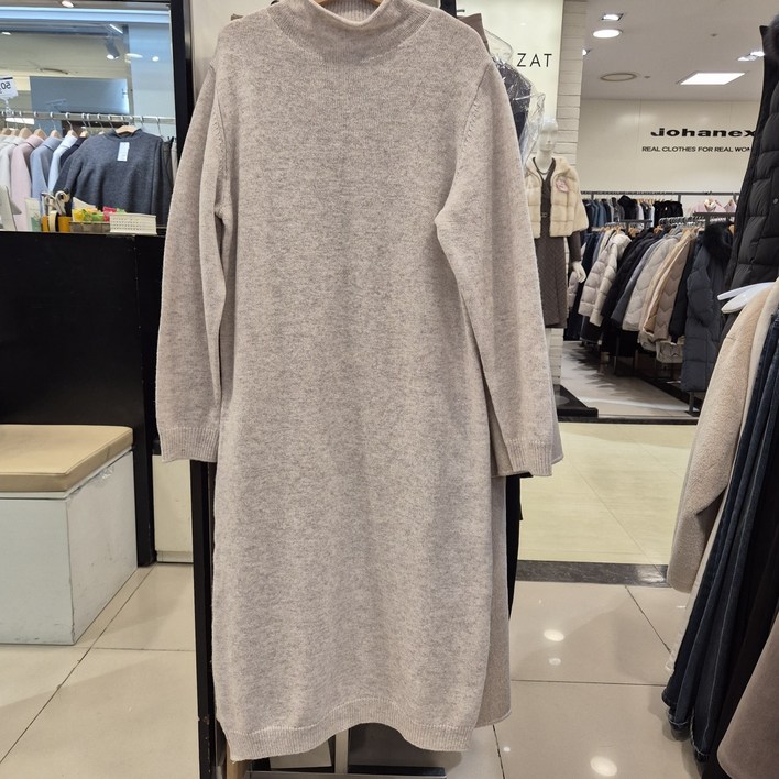 쉬즈미스  품절임박24년 겨울신상품  초초대박파격가지금 입으면 너무 예쁜여리여리한 하이넥 니트원피스