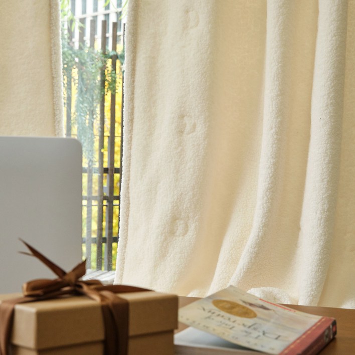 바자르 허그미 양털 솜누빔 방한커튼