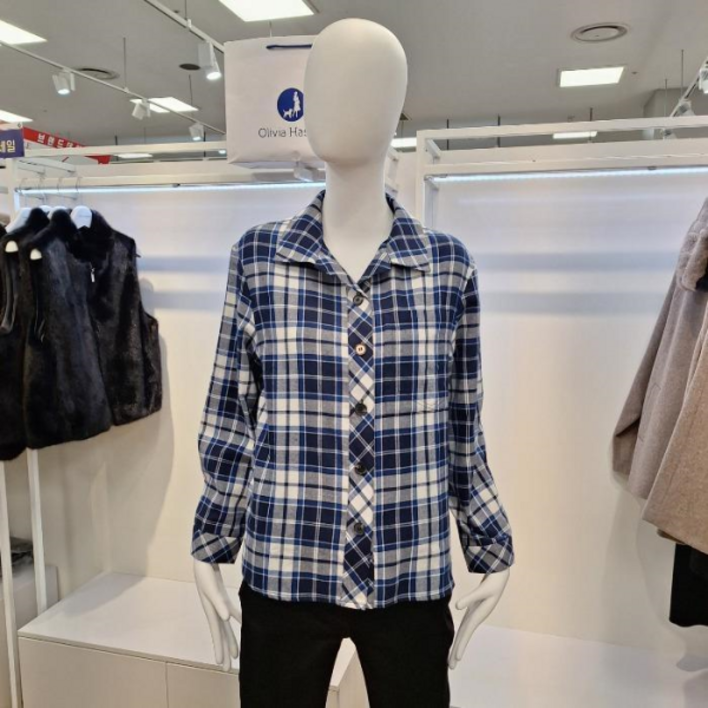 백화점 올리비아하슬러 살짝 오버핏 실루엣의 체크 셔츠 OHDWBL103 30219695 220942