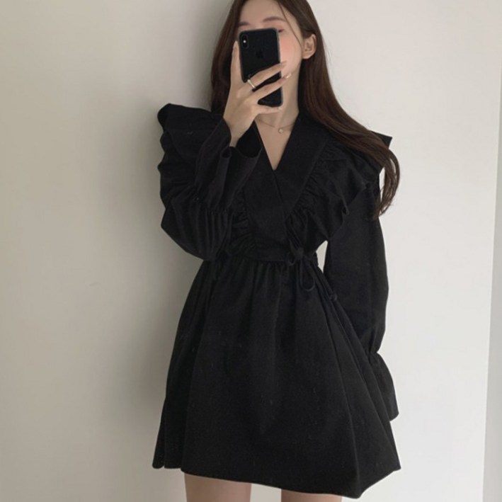 랜덤플레이 브이넥 숄더 프릴 포인트 A 라인 미니원피스