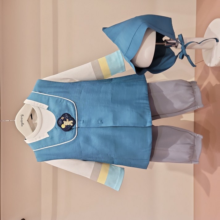 아가방 강남점고급스러운 그린컬러 한복 조끼 3세트티셔츠와 바지는 신축성 좋은 편안한 소재로 편안한 추석룩